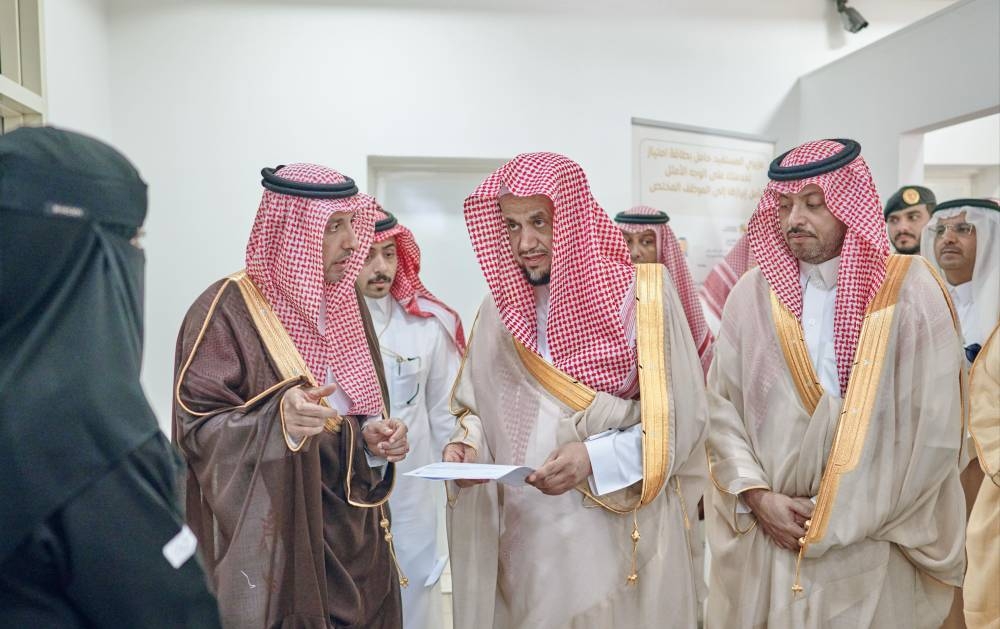 النائب العام يجتمع مع موظفي النيابة العامة في الأحساء وبعض المراجعين 2 النائب العام يجتمع مع موظفي النيابة العامة في الأحساء وبعض المراجعين