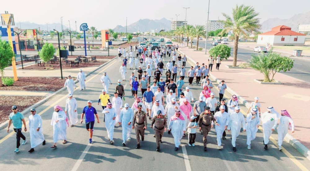 أمير عسير يدشن الحملة الوطنية للمشي في محايل 2 أمير عسير يدشن الحملة الوطنية للمشي في محايل