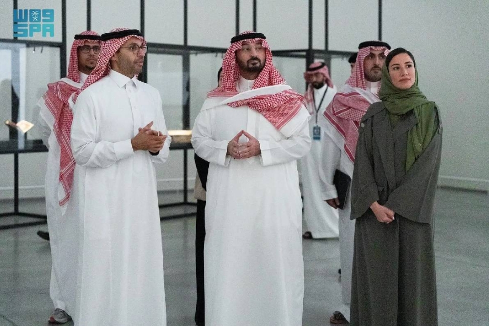زيارة وزير الحرس الوطني لبينالي الفنون الإسلامية 2 زيارة وزير الحرس الوطني لبينالي الفنون الإسلامية