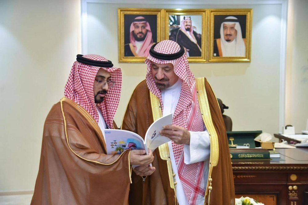 أمير نجران يستلم التقرير السنوي لبنك التنمية الاجتماعية 2 أمير نجران يستلم التقرير السنوي لبنك التنمية الاجتماعية