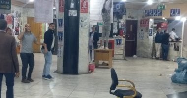 إزالة لافتات المرشحين من أروقة نقابة الصحفيين عقب انتهاء عملية التصويت 2 إزالة لافتات المرشحين من أروقة نقابة الصحفيين عقب انتهاء عملية التصويت