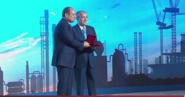 الرئيس السيسي يكرم المتميزين في قطاعات العمل ويفتتح المرحلة الثانية لشركة السويس للصلب 2 الرئيس السيسي يكرم المتميزين في قطاعات العمل ويفتتح المرحلة الثانية لشركة السويس للصلب