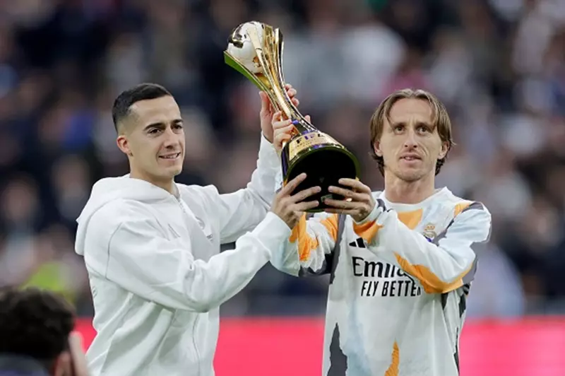 ريال مدريد يخطط لتجديد عقود مودريتش وفاسكيز قبل مونديال الأندية 2 ريال مدريد يخطط لتجديد عقود مودريتش وفاسكيز قبل مونديال الأندية