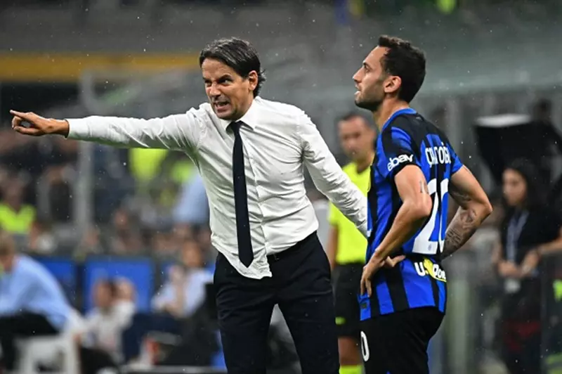 الدوري الإيطالي يشهد إيقاف إنزاجي وتشالهان أوغلو بسبب صلات مع مشجعين متعصبين 2 الدوري الإيطالي يشهد إيقاف إنزاجي وتشالهان أوغلو بسبب صلات مع مشجعين متعصبين