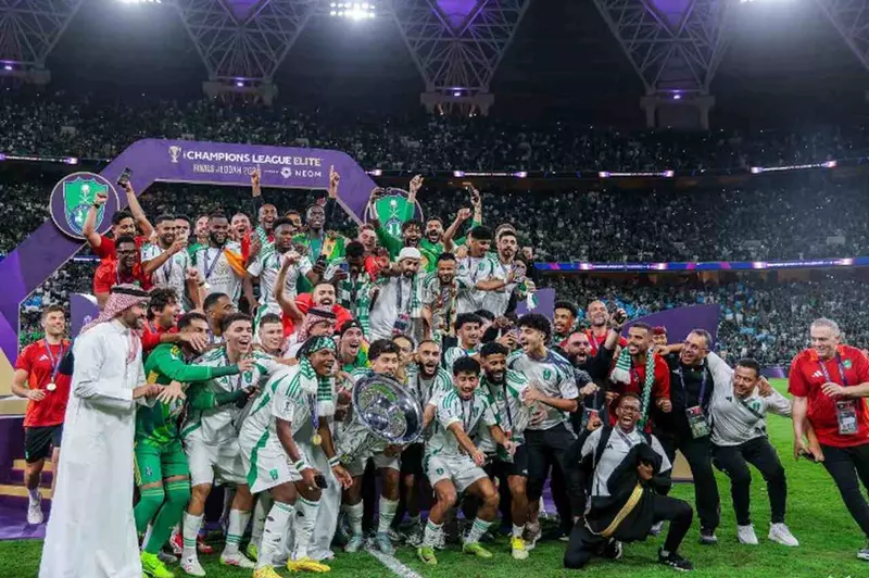 أبطال في آسيا وأوروبا، أربعة لاعبين من أهلي جدة يسجلون تاريخهم 2 أبطال في آسيا وأوروبا، أربعة لاعبين من أهلي جدة يسجلون تاريخهم