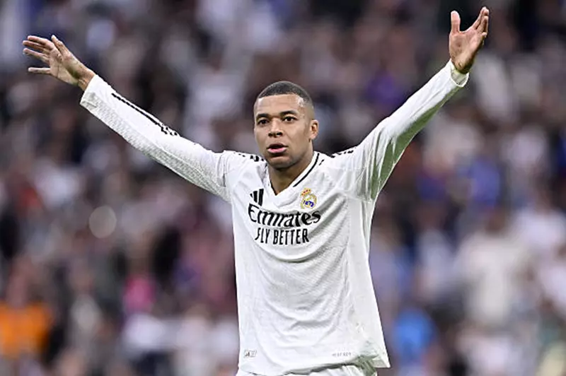في غياب ليفاندوفسكي، مبابي يشتعل في سباق هداف الدوري الإسباني 2 في غياب ليفاندوفسكي، مبابي يشتعل في سباق هداف الدوري الإسباني