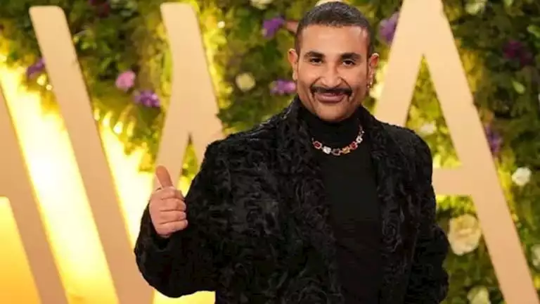 أحمد سعد يشارك فيديو أمام ضريح الإمام أبي حنيفة النعمان 2 أحمد سعد يشارك فيديو أمام ضريح الإمام أبي حنيفة النعمان