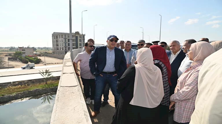 وزير الري يقوم بزيارة مفاجئة لمتابعة أعمال تنظيف الترع ونظام الري في الغربية 2 وزير الري يقوم بزيارة مفاجئة لمتابعة أعمال تنظيف الترع ونظام الري في الغربية