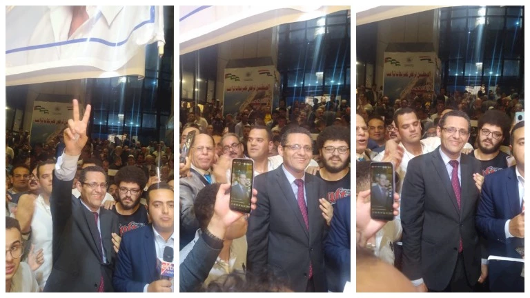 خالد البلشي يحتفل بفوزه بمقعد نقيب الصحفيين برفع علامة النصر 2 خالد البلشي يحتفل بفوزه بمقعد نقيب الصحفيين برفع علامة النصر