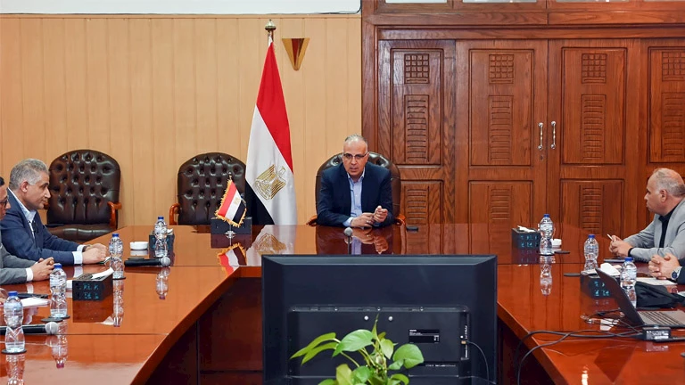 وزير الري يدعو إلى تطهير الترع وصيانة المنشآت استعدادًا لفترة الذروة في الاحتياجات 2 وزير الري يدعو إلى تطهير الترع وصيانة المنشآت استعدادًا لفترة الذروة في الاحتياجات