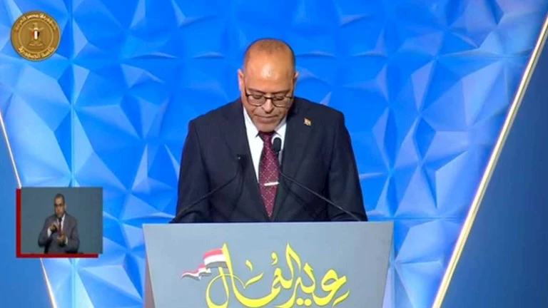 وزير العمل يعلن عن توفر مئات الآلاف من فرص العمل مع انخفاض معدل البطالة إلى 6.4% 2 وزير العمل يعلن عن توفر مئات الآلاف من فرص العمل مع انخفاض معدل البطالة إلى 6.4%
