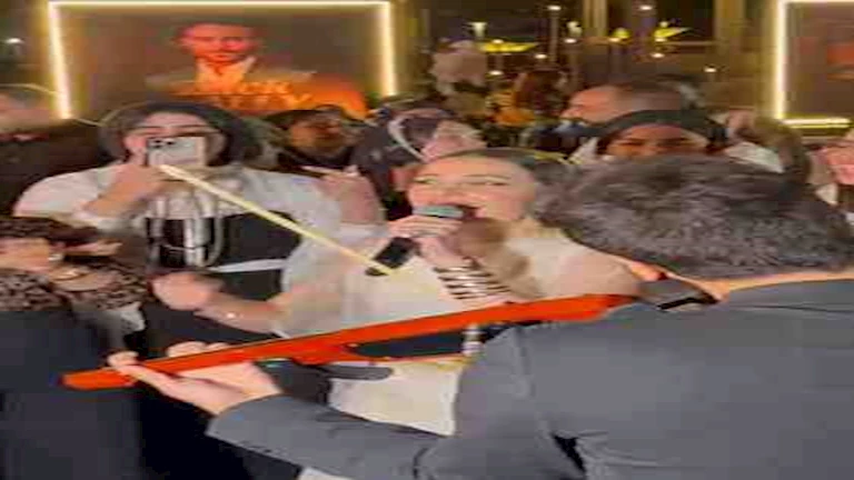 شام الذهبي تتألق في أولى حفلاتها الغنائية مع أصالة بأغنيتي "حلوة يا بلدي" و"أكتر" 2 شام الذهبي تتألق في أولى حفلاتها الغنائية مع أصالة بأغنيتي “حلوة يا بلدي” و”أكتر”