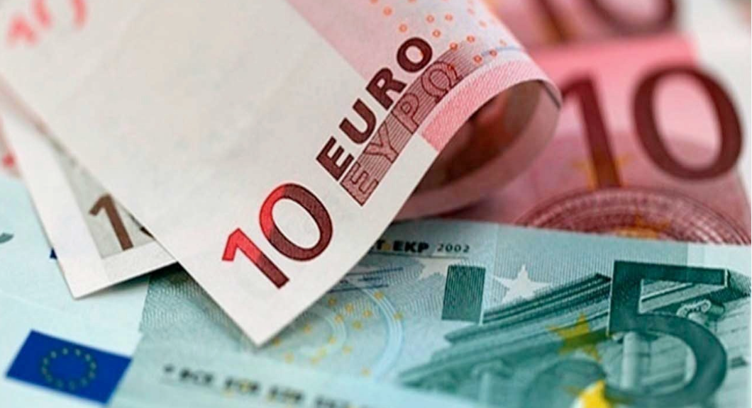 الأوروبي يفاجئ البنوك.. سعر اليورو مقابل الجنيه المصري اليوم الاحد 2025 في السوق المصرفية 2 الأوروبي يفاجئ البنوك.. سعر اليورو مقابل الجنيه المصري اليوم الاحد 2025 في السوق المصرفية