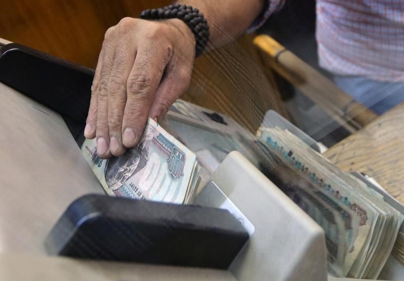مرتبك 7100 جنيه.. موعد صرف مرتبات شهر يوليو 2025 للعاملين بالجهاز الإداري بالدولة 2 مرتبك 7100 جنيه.. موعد صرف مرتبات شهر يوليو 2025 للعاملين بالجهاز الإداري بالدولة