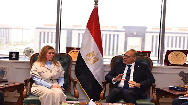 وزير العمل يلتقي المدير التنفيذي للأكاديمية الوطنية للتدريب مع صور 2 وزير العمل يلتقي المدير التنفيذي للأكاديمية الوطنية للتدريب مع صور