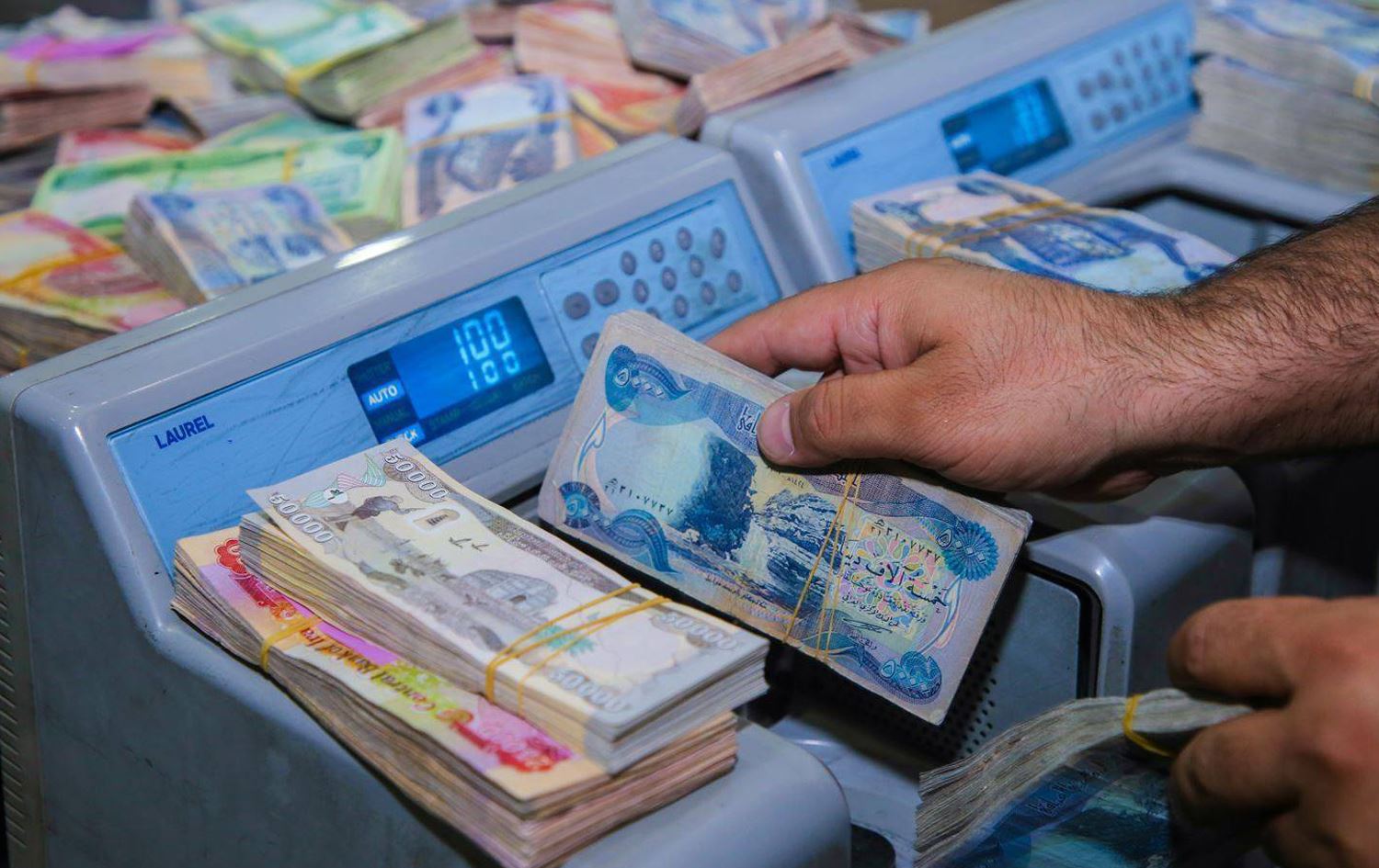اشعار مالي.. موعد صرف رواتب شهر يوليو في الجزائر 2025 للعاملين في القطاع السيادي والعام 2 اشعار مالي.. موعد صرف رواتب شهر يوليو في الجزائر 2025 للعاملين في القطاع السيادي والعام